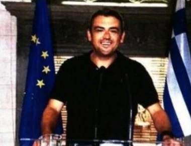 Άρον-άρον έσβησε τον λογαριασμό του στο Facebook ο «χρυσός σερβιτόρος» του Μαξίμου